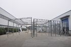 Chine Les hangars/voiture préfabriqués imperméables en métal jette avec les cadres en acier galvanisés usine