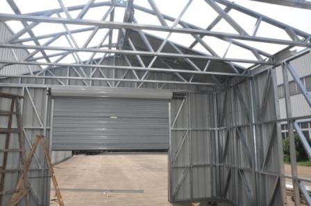Le hangar d'acier de pignon préfabriqué par USA, stockage de voiture jette les bâtiments en acier